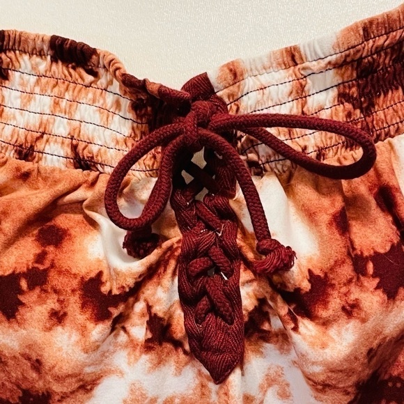 Sauci peasant style top, beautiful color, size large. On off shoulder. Size L - Picture 6 of 6